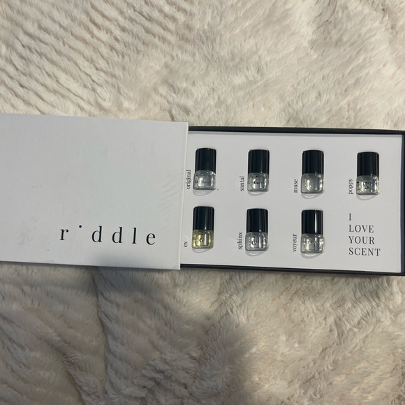 Riddle The Sample Kit - Picture 2 of 3